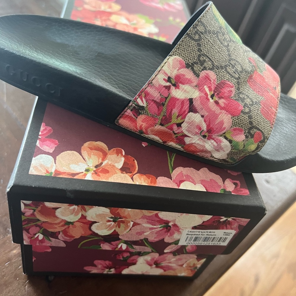 Gucci Slides Authentic